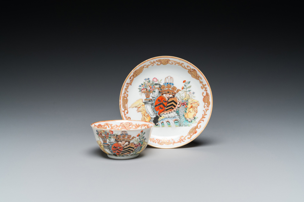 Tasse et soucoupe en porcelaine de Chine famille rose aux armes de Henri van Isselmuden et Anne van Haersolte pour le march&eacute; hollandais, Qianlong