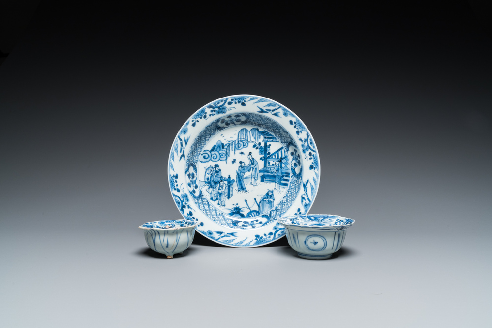 A Chinese blue and white plate, a klapmuts bowl and a trick cup, Wanli/Yongzheng
