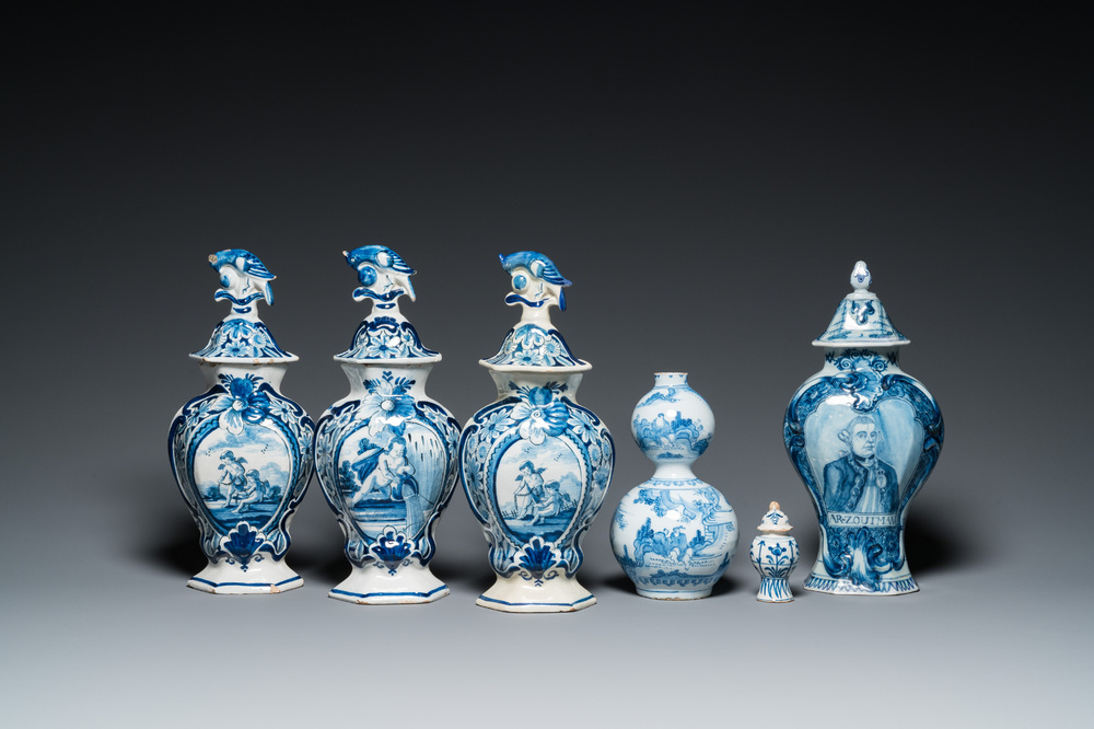 Zes blauw-witte Delftse vazen, 17/18e eeuw