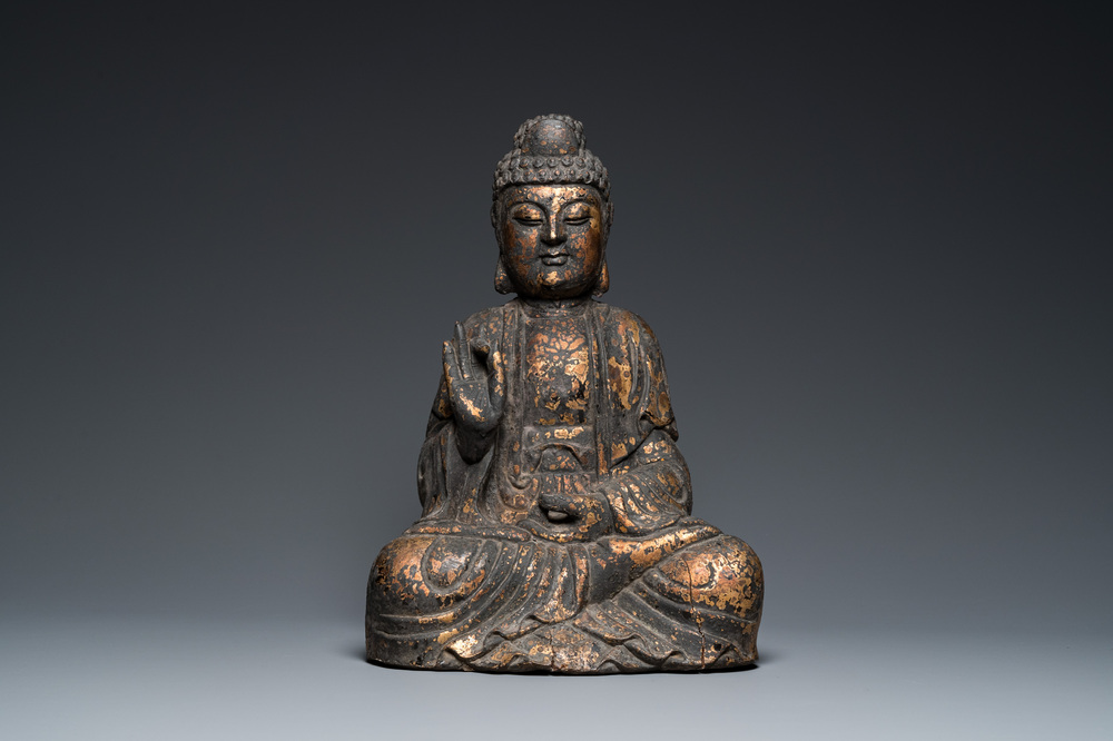 Een grote Chinese vergulde houten Boeddha, Qing