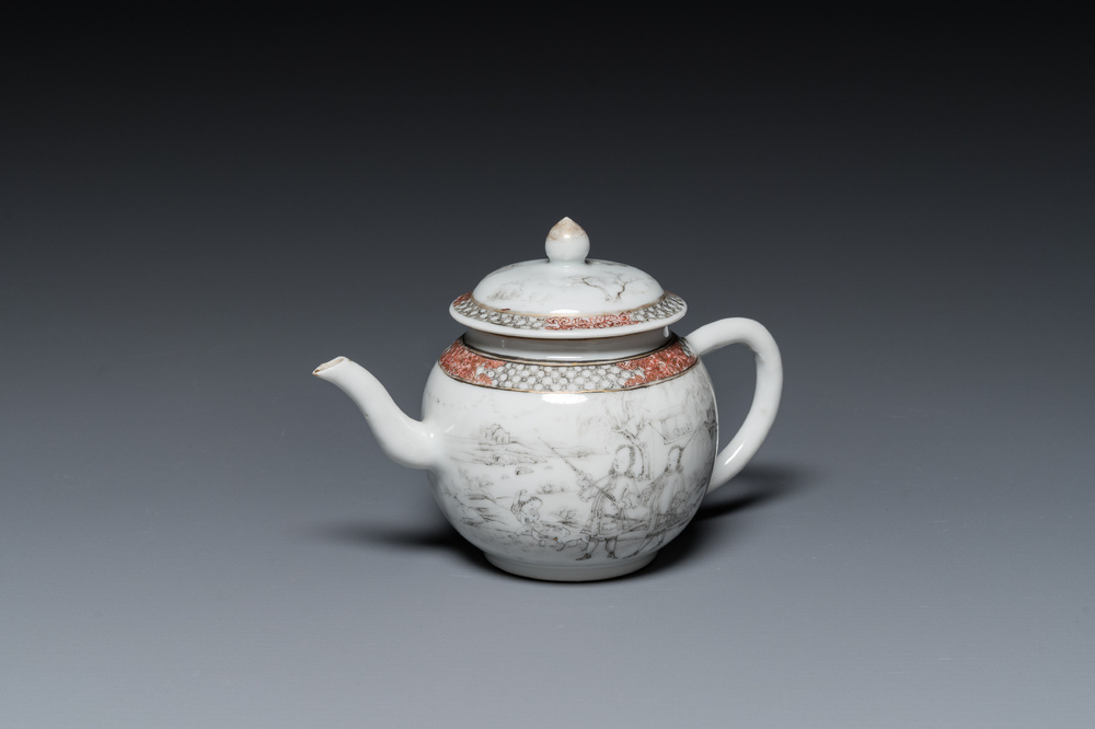 Th&eacute;i&egrave;re couverte en porcelaine de Chine &agrave; d&eacute;cor de chasseurs europ&eacute;ens en grisaille, Yongzheng