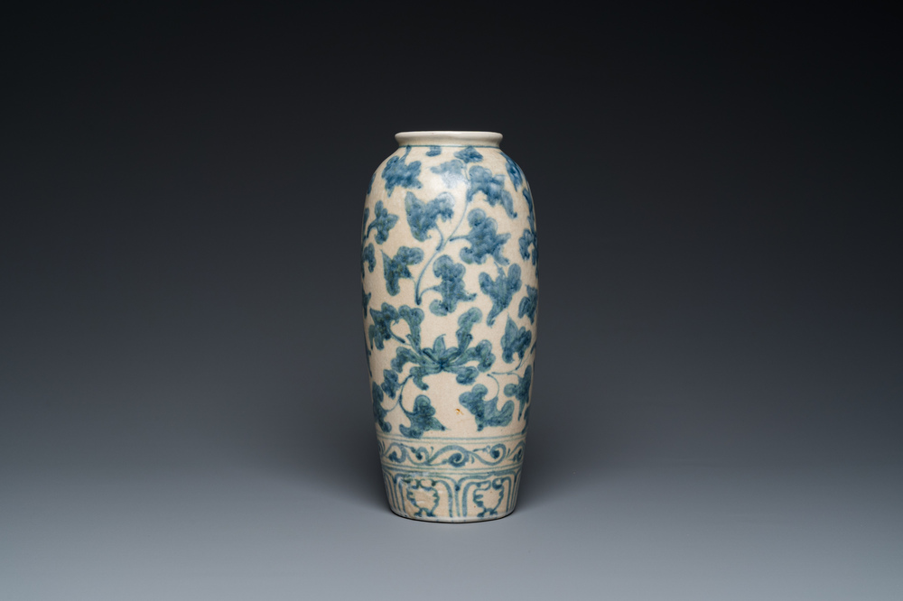 A Vietnamese or Annamese blue and white vase, 14/15th C.