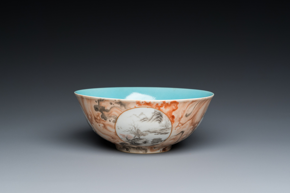 Een Chinese faux-bois kom met grisaille medaillons, Qianlong merk, Republiek
