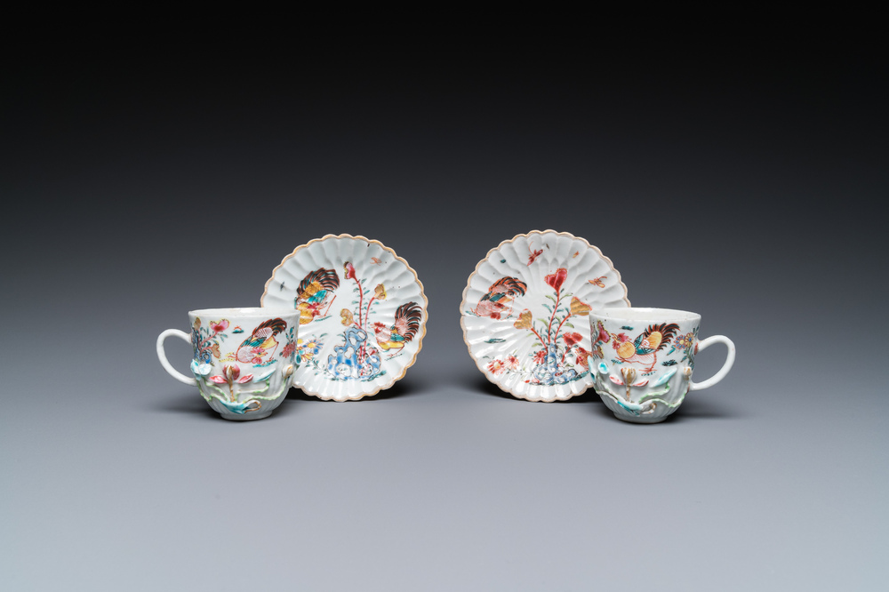Een paar Chinese famille rose koppen en schotels met reli&euml;fdecor, Yongzheng
