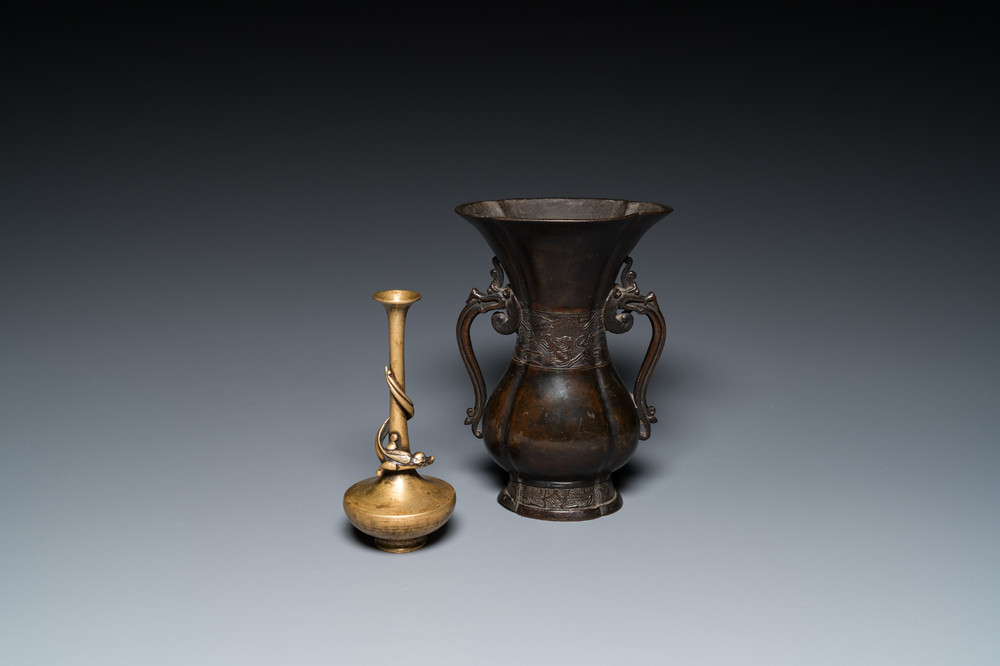 Twee Japanse bronzen vazen, Edo/Meiji, 17/19e eeuw