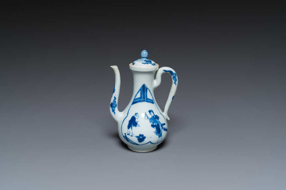 Een Chinese blauw-witte 'Xi Xiang Ji' dekselkan, Xuande merk, Kangxi