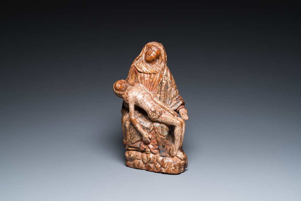 Vierge de Piti&eacute; en bois d'olive sculpt&eacute; et polychrom&eacute;, Portugal, 16&egrave;me