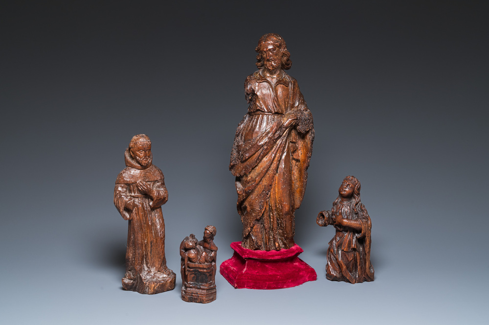 Vier diverse religieuze houten sculpturen, 16/17e eeuw