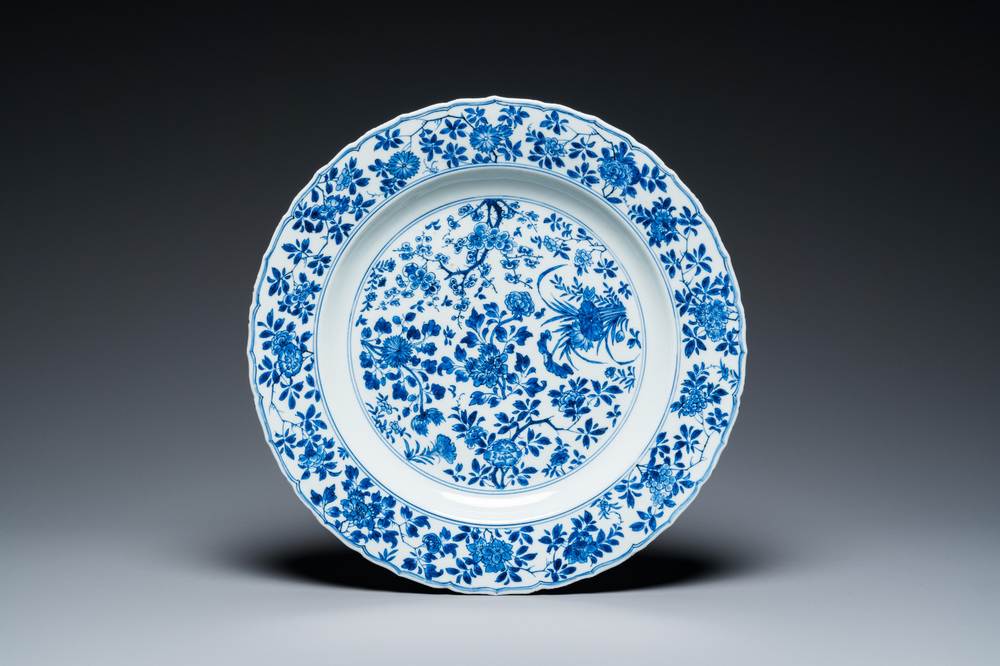 Een Chinese blauw-witte 'vier seizoenen' schotel, Kangxi merk en periode