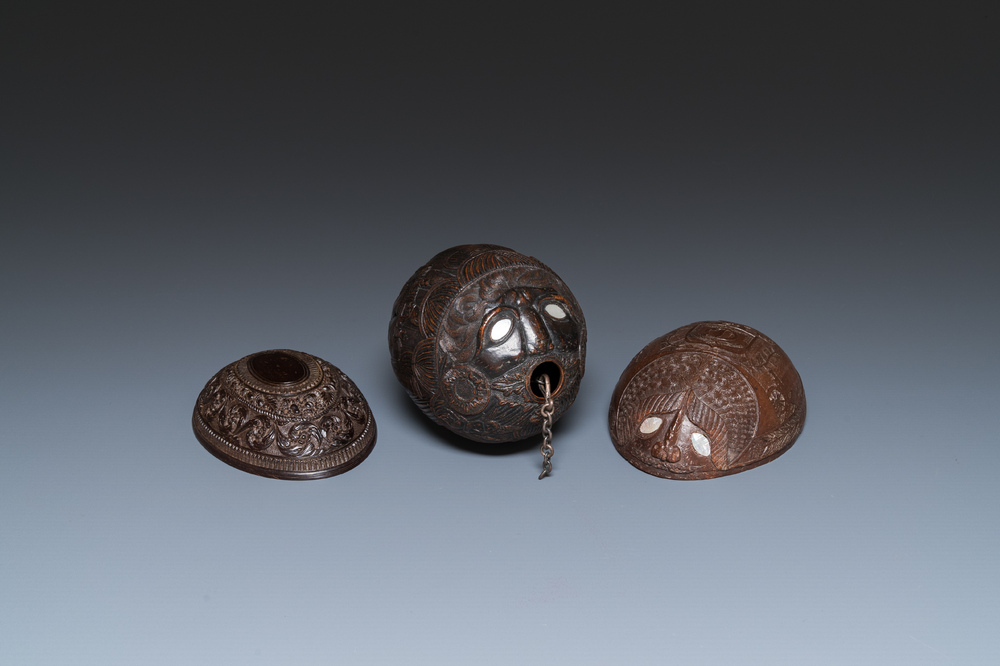 Trois noix de coco sculpt&eacute;s, Guyane, 18/19&egrave;me