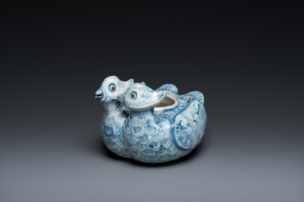 Compte-gouttes en forme de canards jumeaux en porcelaine de Chine en bleu et blanc, Ming