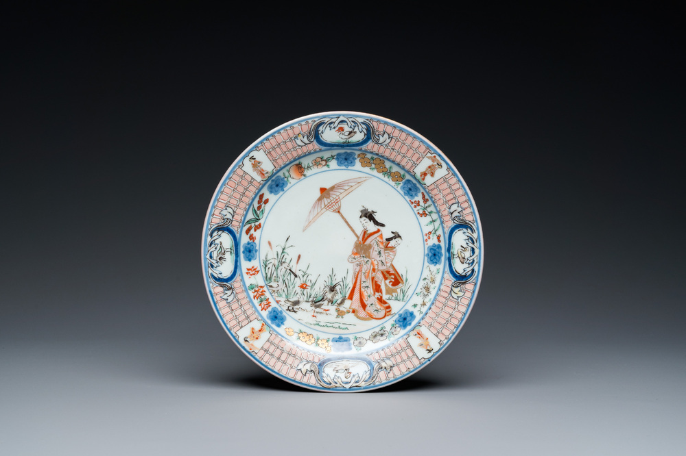 Assiette en porcelaine Imari du Japon &agrave; d&eacute;cor des 'Dames au parasol' d'apr&egrave;s Cornelis Pronk, Edo, 18&egrave;me