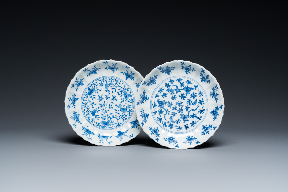 Twee Chinese blauw-witte borden, Kangxi merk en periode