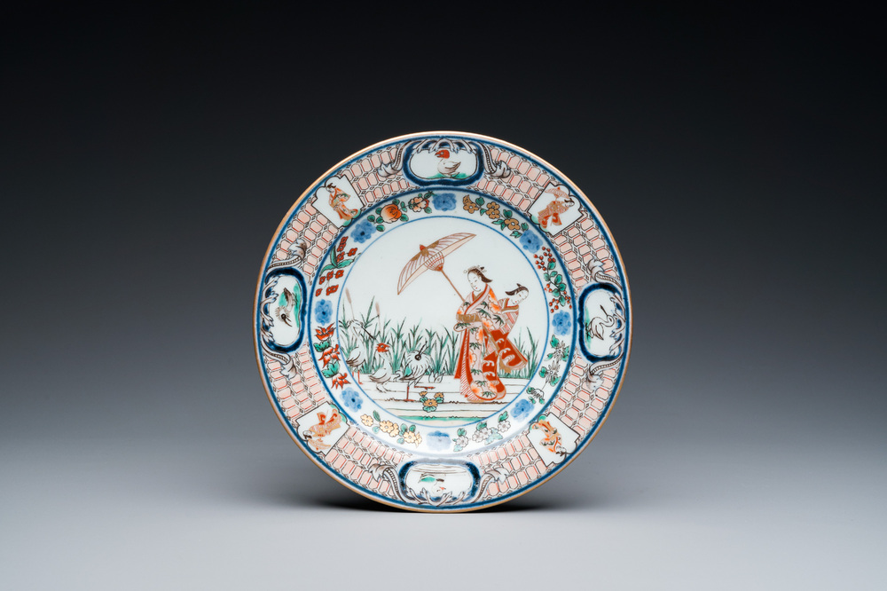 Assiette en porcelaine Imari de Japon &agrave; d&eacute;cor des 'Dames au parasol' d'apr&egrave;s Cornelis Pronk, Edo, 18&egrave;me