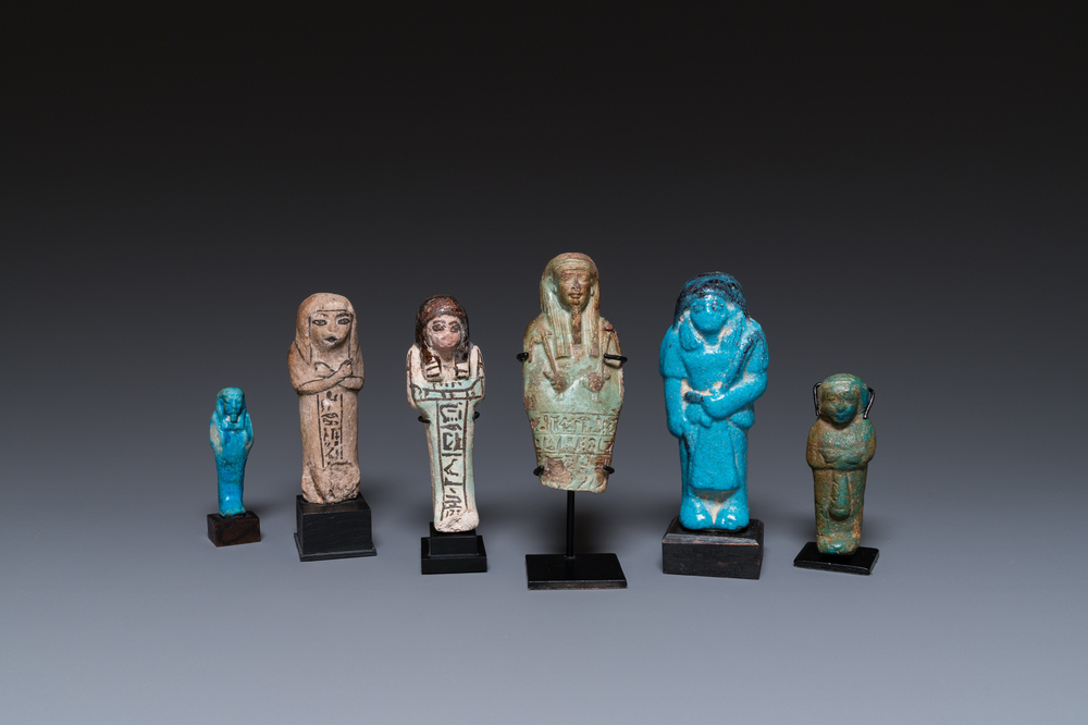 Six oushebtis en fritte &eacute;maill&eacute;e verte et turquoise, Egypte, Basse &eacute;poque