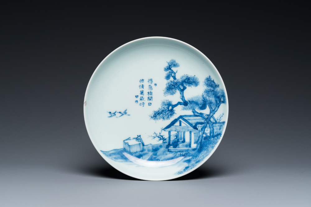 Een Chinees blauw-wit 'Bleu de Hue' bord voor de Vietnamese markt, Kinh Son Phien Ngoc merk, 19e eeuw