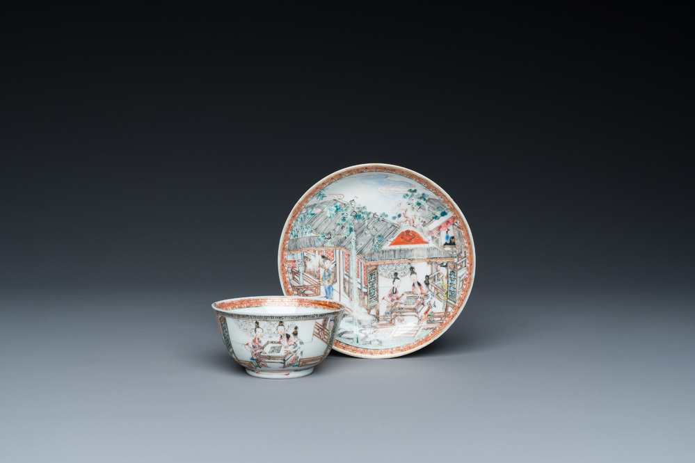 Tasse et soucoupe en porcelaine de Chine famille rose &agrave; d&eacute;cor de joueurs de go, Yongzheng