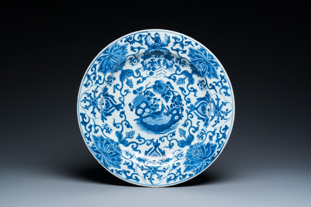 A Chinese Dutch market blue and white armorial dish with the arms of 'Pelgrom', Kangxi