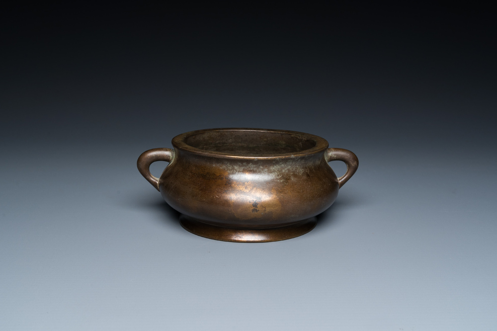 A Chinese bronze censer, Xuande mark, 17/18th C.