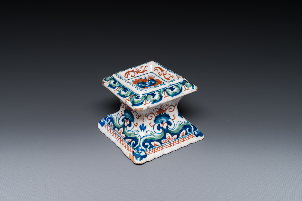 A polychrome Dutch Delft cashmere palette salt, 1st quarter 18th C.