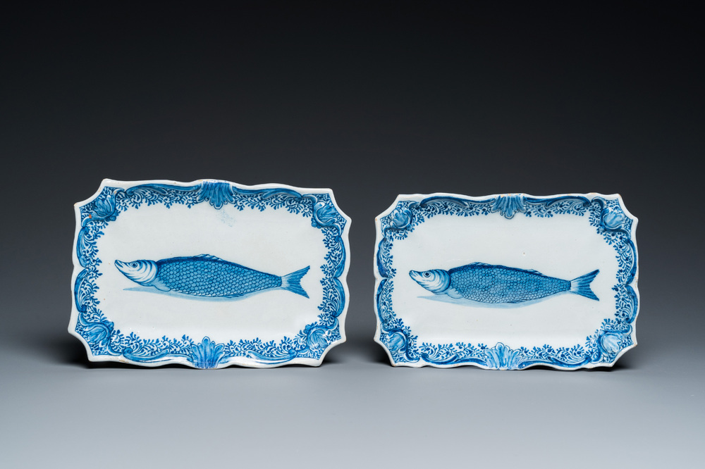 Paire de plats aux harengs en fa&iuml;ence de Delft en bleu et blanc, 18&egrave;me