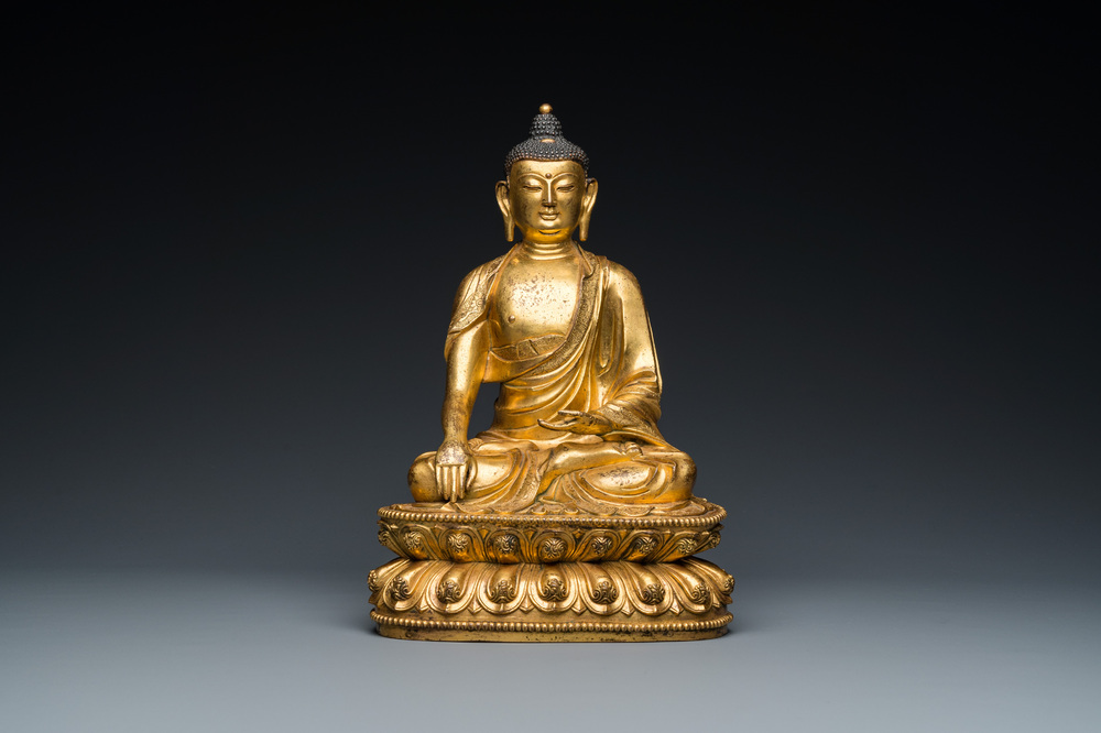 Een Chinese vergulde bronzen Boeddha Shakyamuni, wellicht Ming