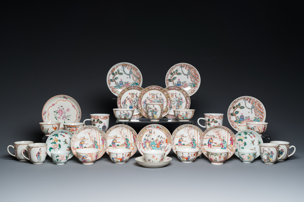 19 Chinese famille rose koppen en 15 schotels, Qianlong