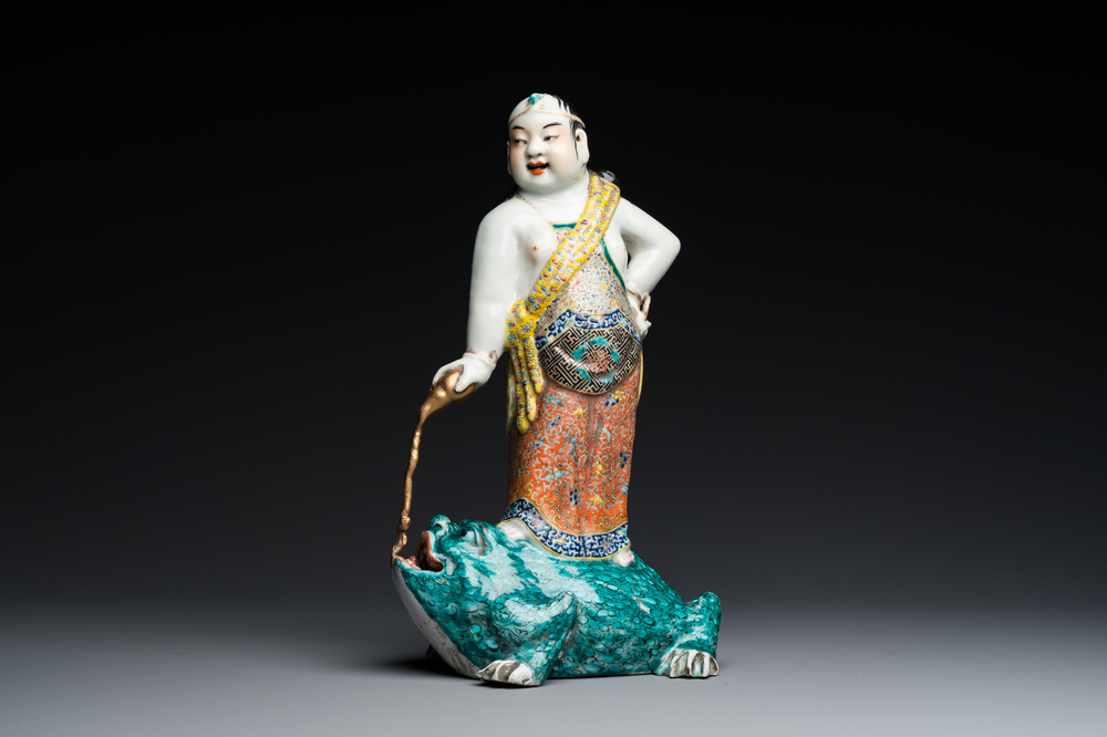 Sculpture en porcelaine de Chine famille rose figurant Liu Hai sur le crapaud, sign&eacute;e Huang Yuanxiang 黃源項, 19&egrave;me