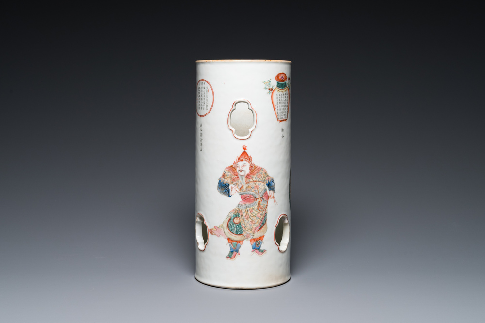 A Chinese famille rose 'Wu Shuang Pu' hat stand, 19th C.