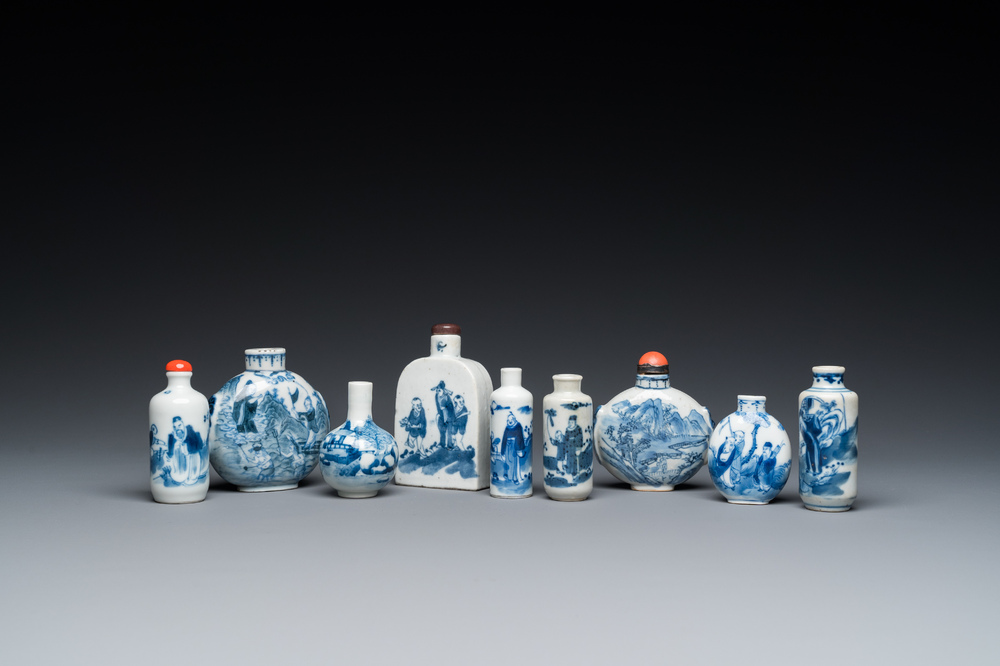 Negen Chinese blauw-witte snuifflessen, 19/20e eeuw