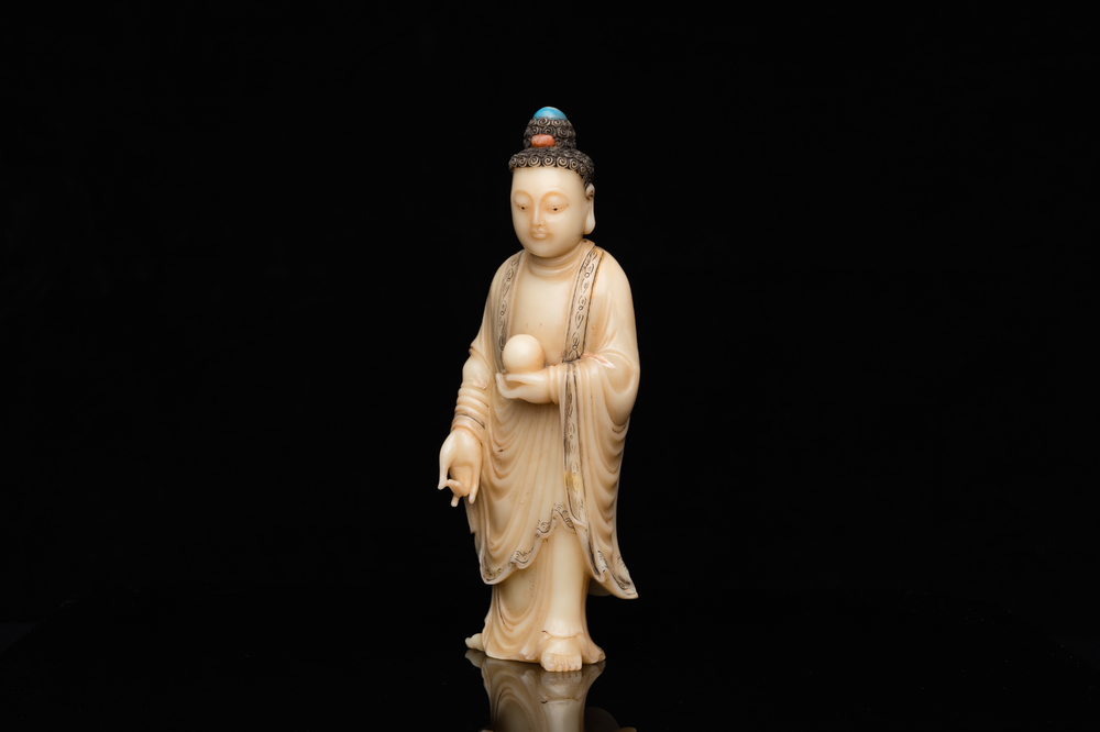Bouddha de M&eacute;decine ou Bhaishajyaguru en pierre &agrave; savon sculpt&eacute;e, Chine, Qing