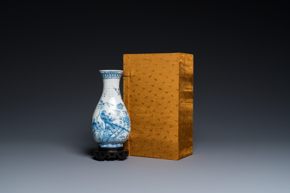 A Chinese blue and white-enamelled 'pheasants' vase, 19/20th C.