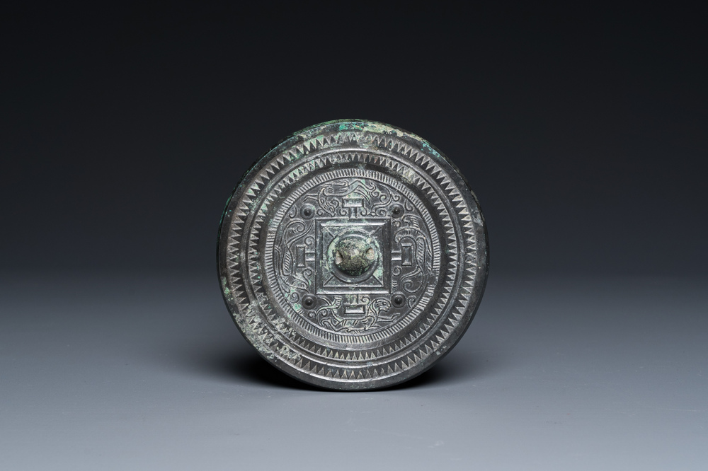 Een Chinese bronzen spiegel, Han