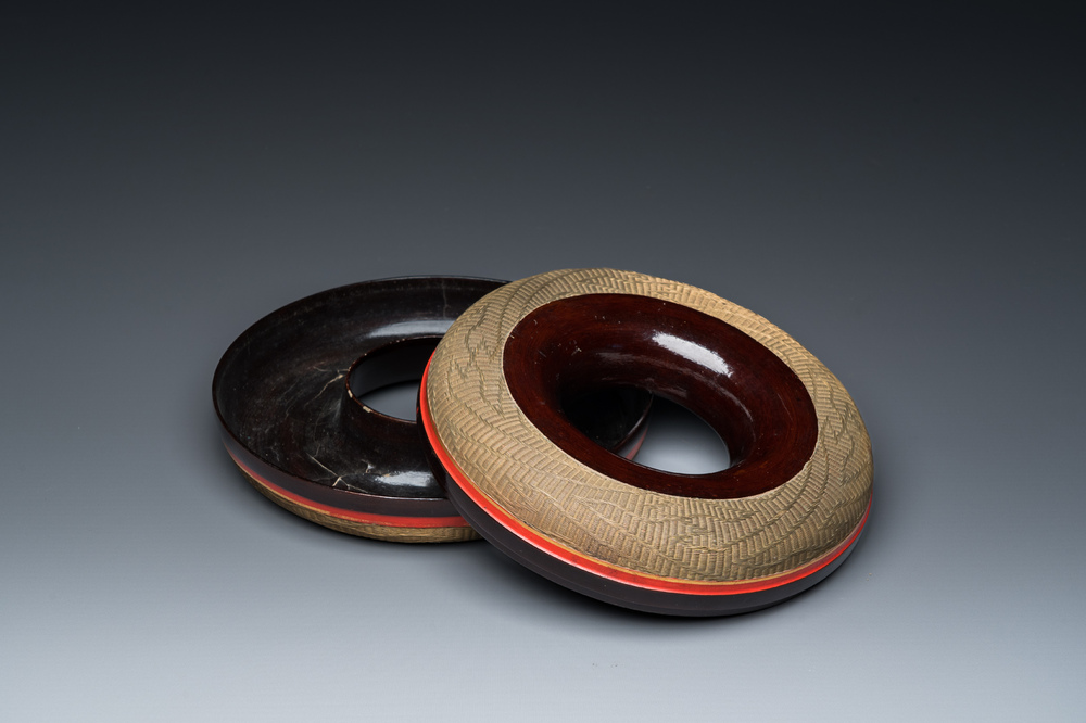 A Chinese gilt-copper-wire-mounted red and brown lacquer necklace box and cover, 18/19th C.
