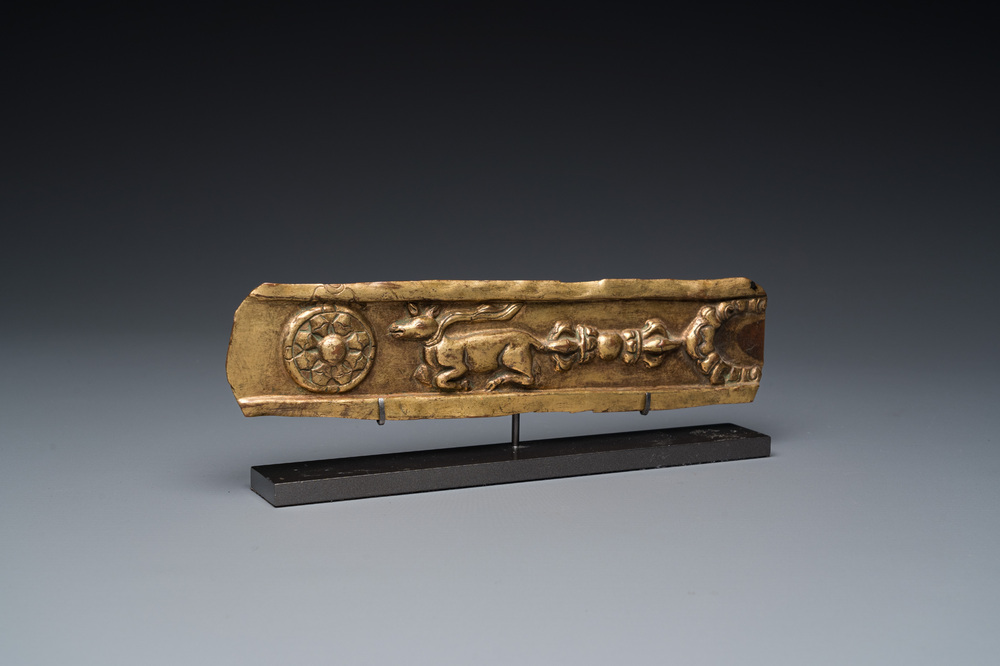 Een verguld koperen altaarfragment, Tibet, 17e eeuw