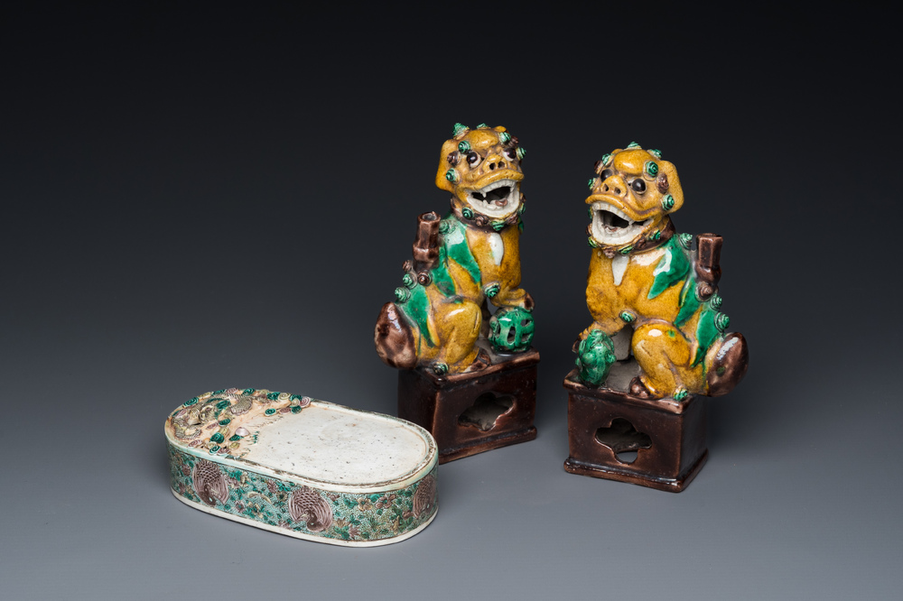 Een paar Chinese sancai wierookstokhouders en een verte biscuit inktsteen, Kangxi of later