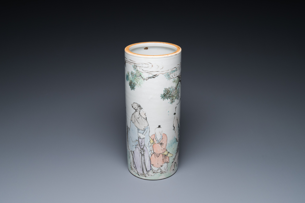 A Chinese qianjiang cai hat stand, signed Liu Hongxiang 劉宏祥, 19/20th C.