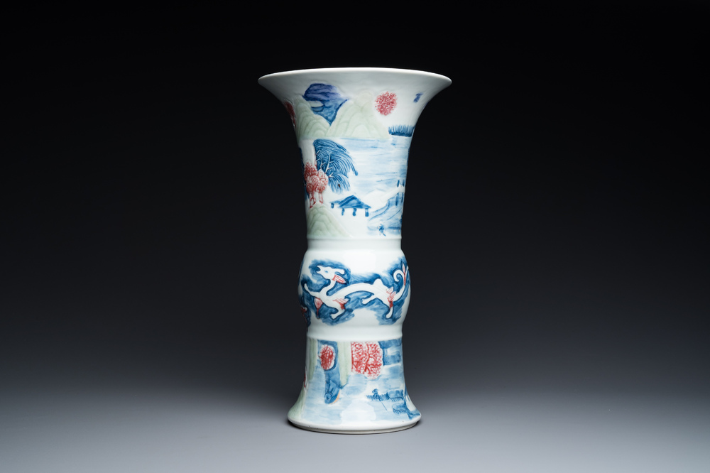 Vase de forme 'yenyen' en porcelaine de Chine en bleu, blanc, c&eacute;ladon et rouge de cuivre, marque de Kangxi, Qing