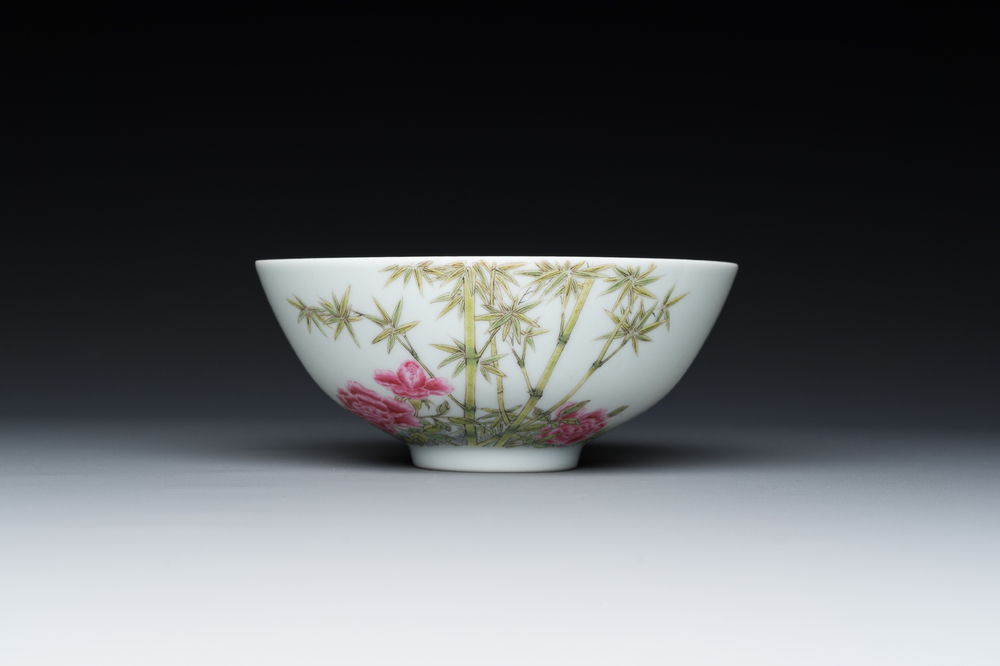A Chinese famille rose bowl, Yongzheng mark, 20th C.
