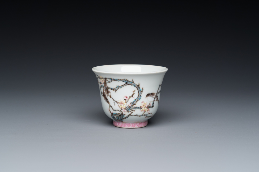 A fine Chinese famille rose cup, Qing Shen Xuan 清慎軒 mark, 19th C.