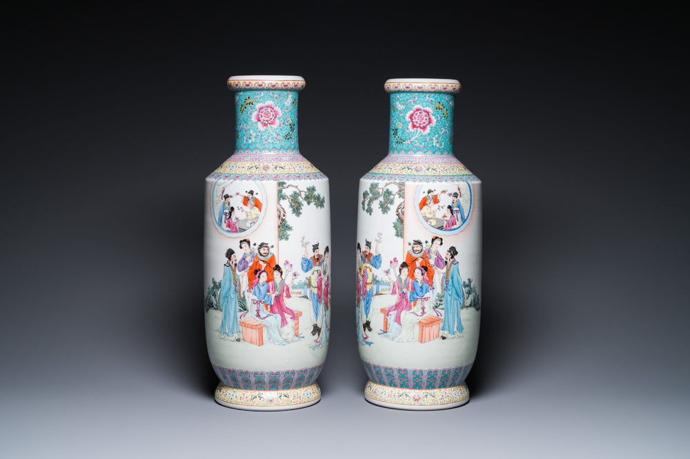 Een paar Chinese famille rose rouleau vazen, Qianlong merk, Republiek