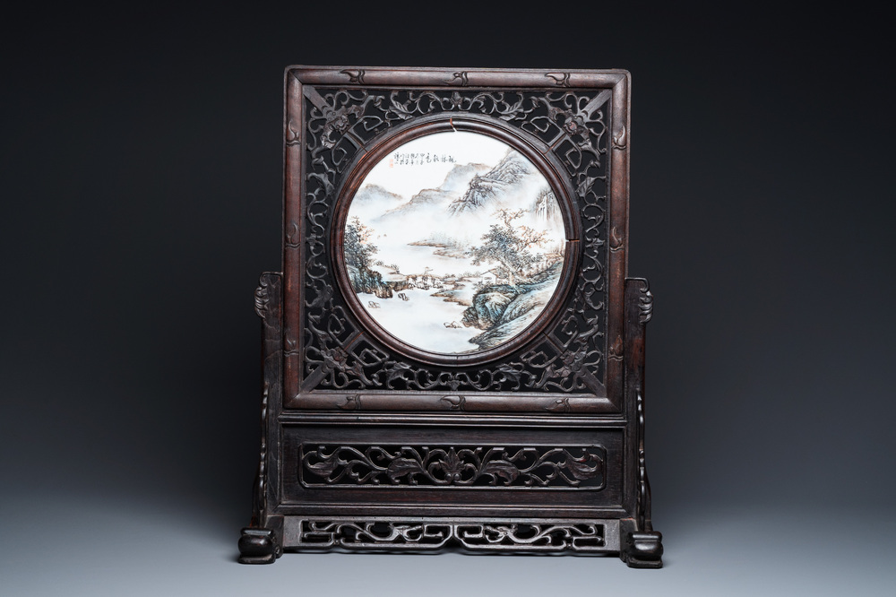 A Chinese wooden table screen with a qianjiang cai plaque, signed Wang Yeting 汪野亭, dated 1924