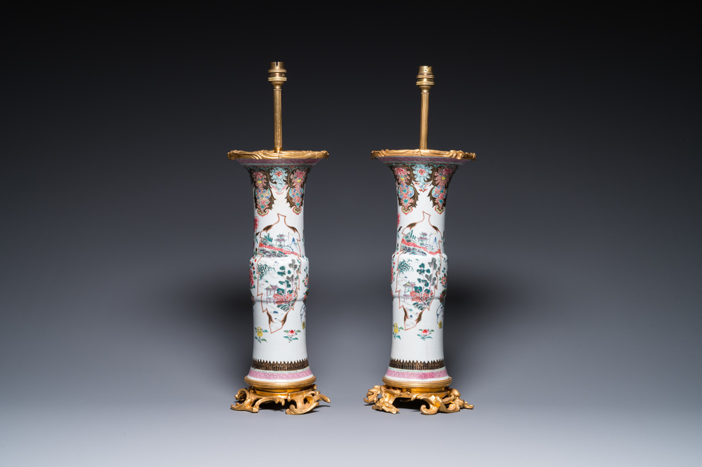 Paire de vases en porcelaine de Chine famille rose mont&eacute;s en lampes en bronze dor&eacute;, Yongzheng