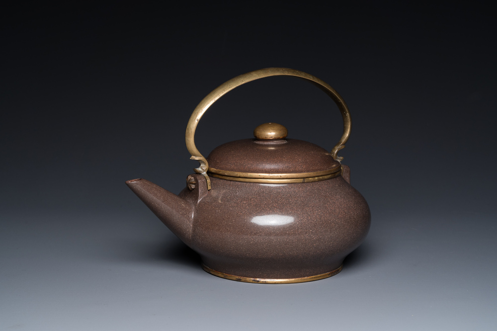 Th&eacute;i&egrave;re couverte en gr&egrave;s de Yixing poli pour le march&eacute; thai, Chine, 19&egrave;me