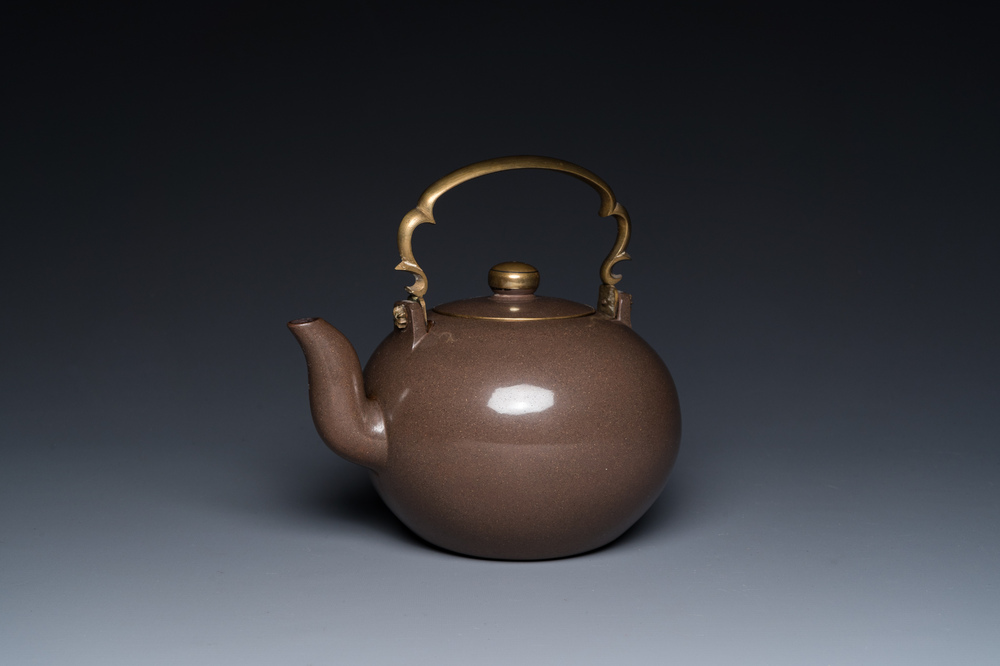 Th&eacute;i&egrave;re couverte en gr&egrave;s de Yixing poli pour le march&eacute; thai, Chine, 19&egrave;me