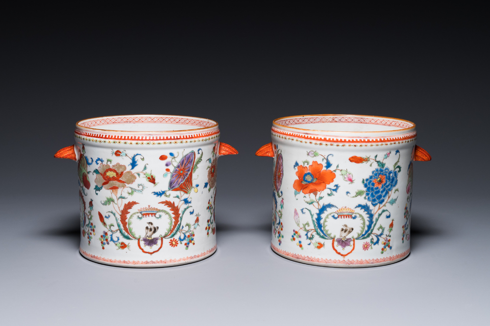 Een paar Chinese famille rose 'Pompadour' wijnkoelers, Qianlong