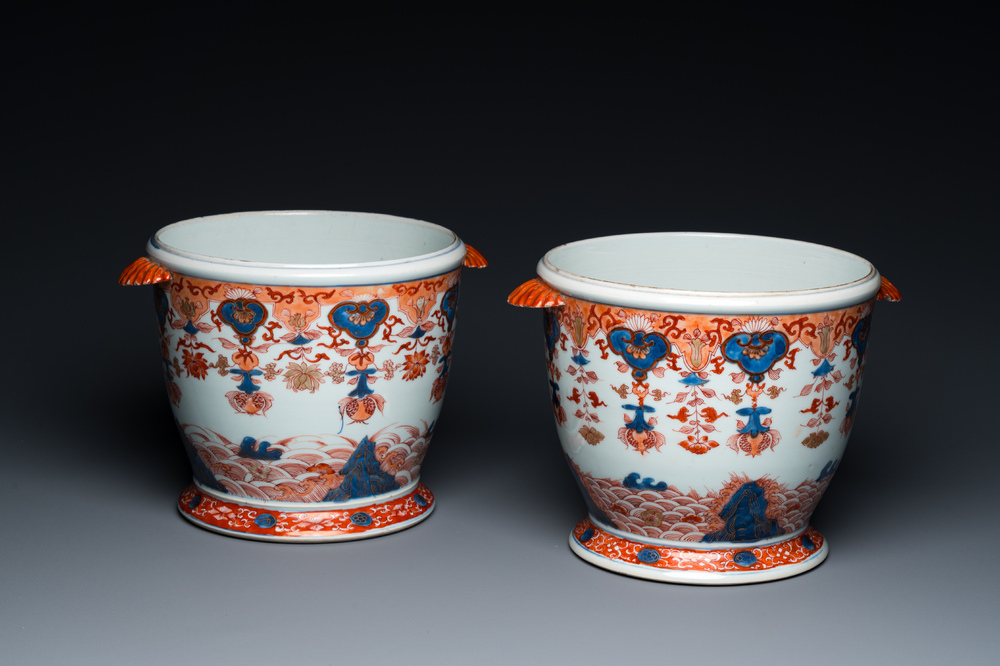 Paire de rafraichissoirs en porcelaine de Chine de style Imari, Qianlong