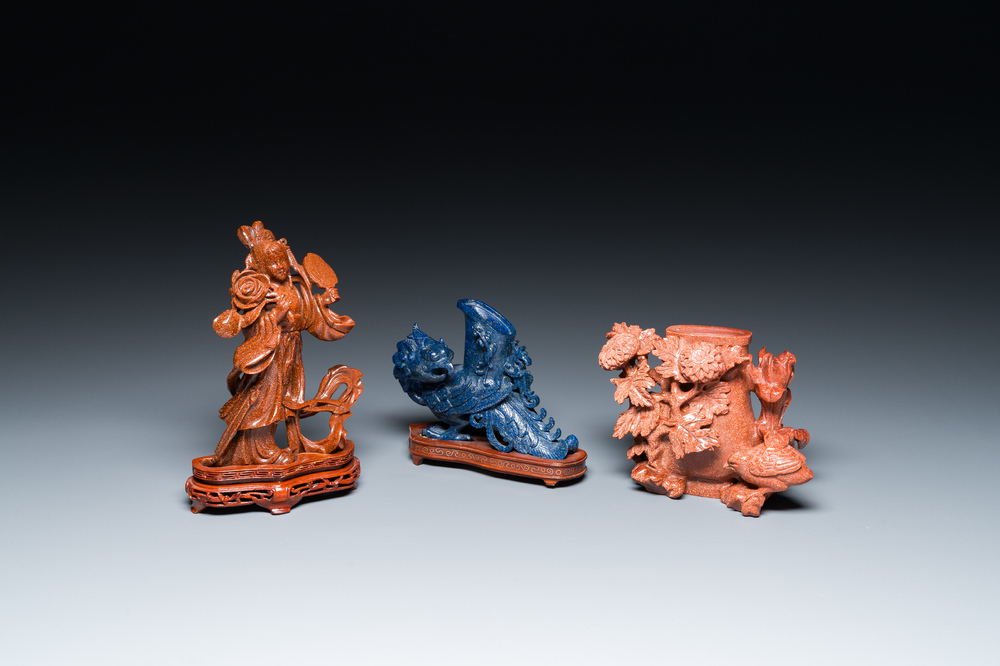 Drie Chinese snijwerken in lapis lazuli en goudsteen, 19/20e eeuw