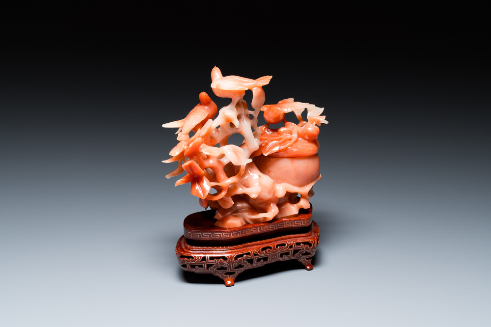 A Chinese carnelian agate sculpture of a vase with branches and birds, 20th C.