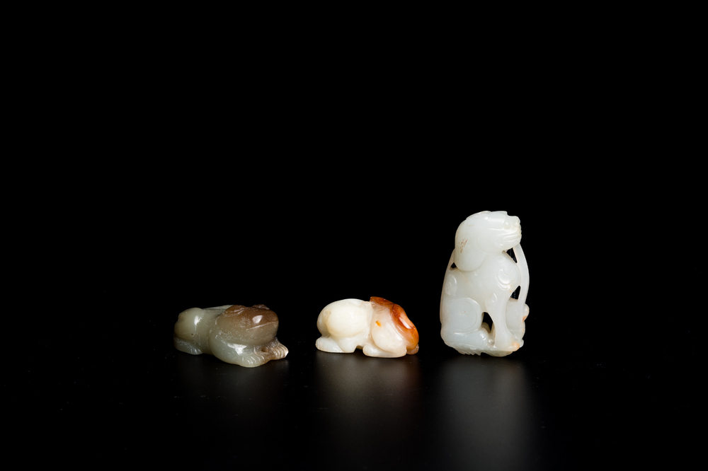 Trois sculptures d'animaux en jade blanc et c&eacute;ladon, Chine, Qing/R&eacute;publique